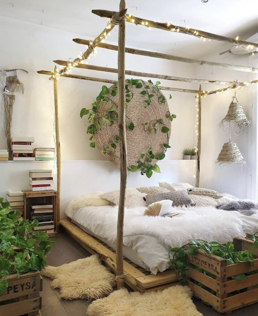 Canopy Bed with Ivy