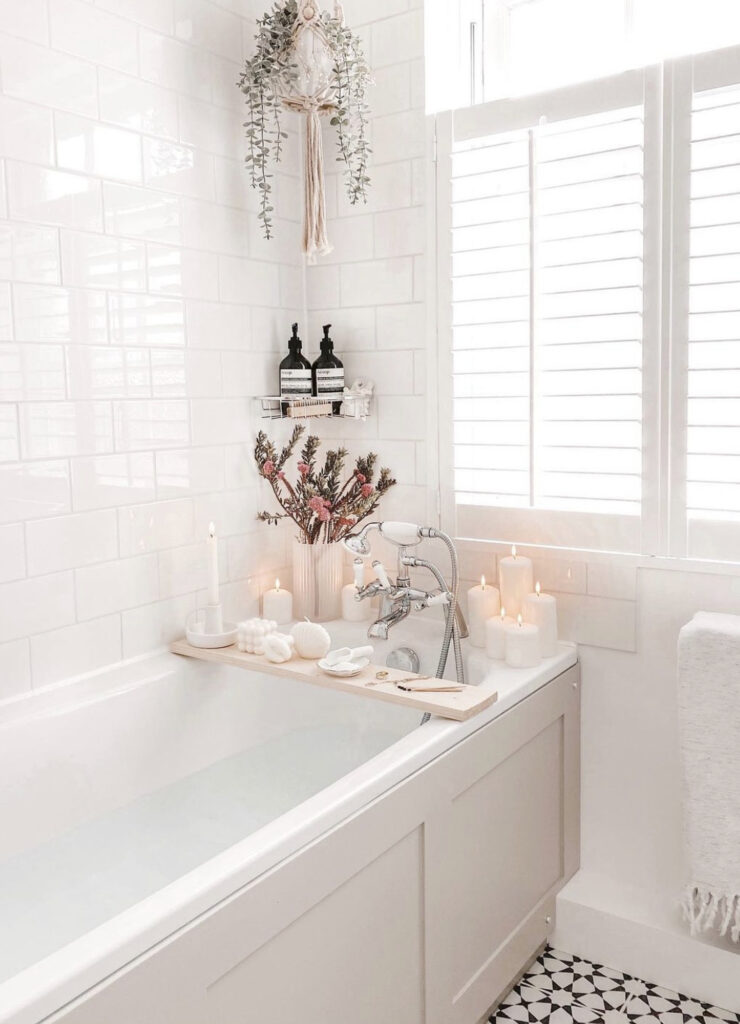 All White Delicate Bath Setup