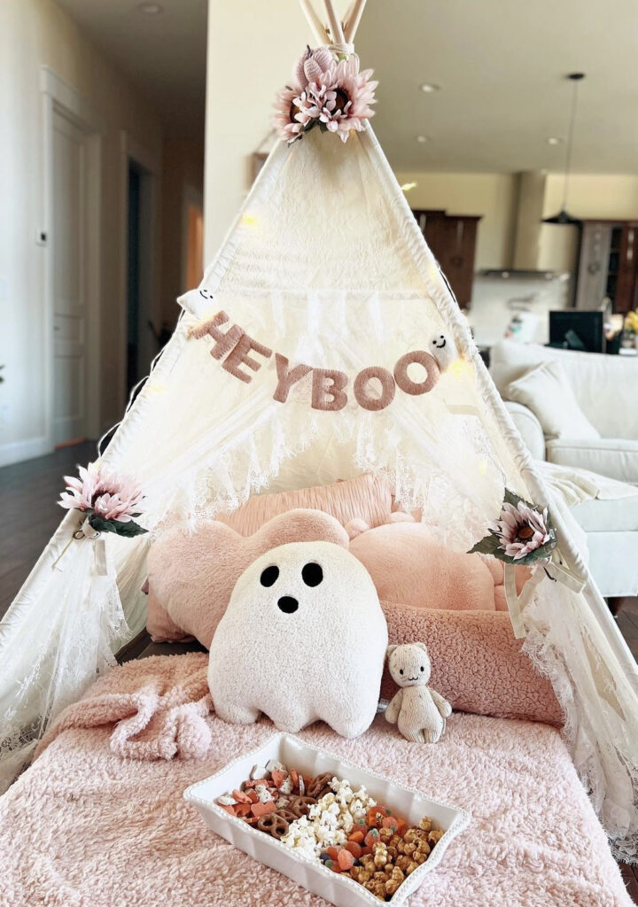 “Hey Boo” Floor Tent