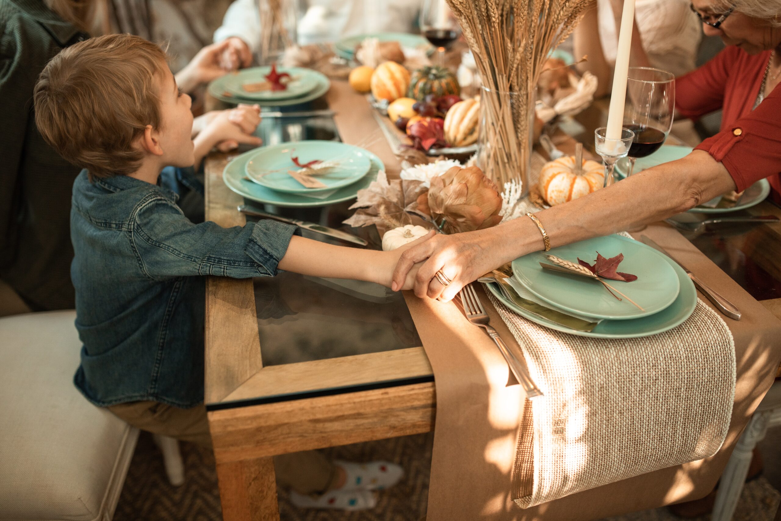thanksgiving table setting with family