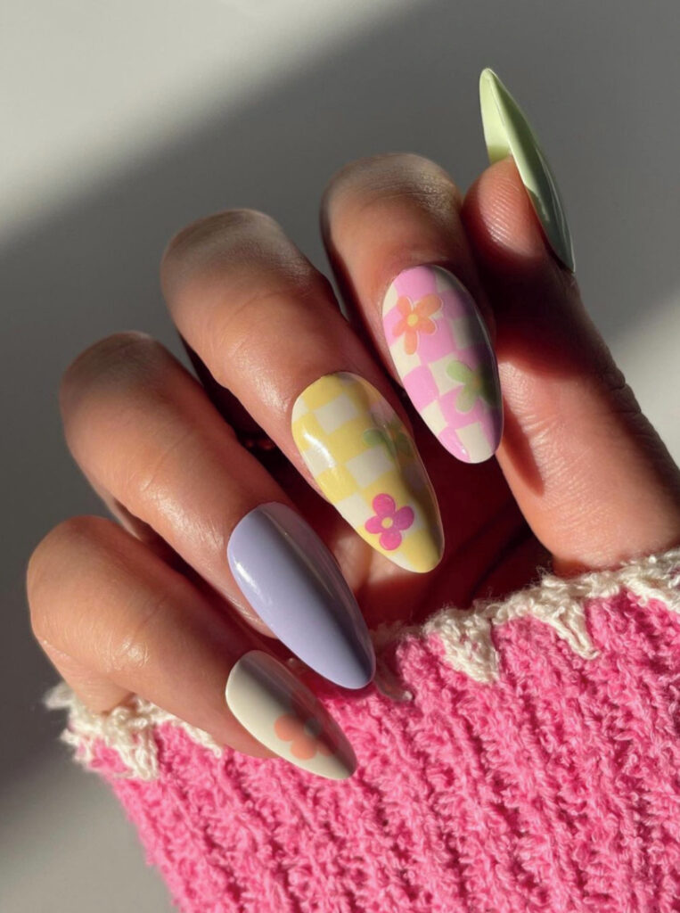 Checkerboard & flowers Y2K inspired pastel nails