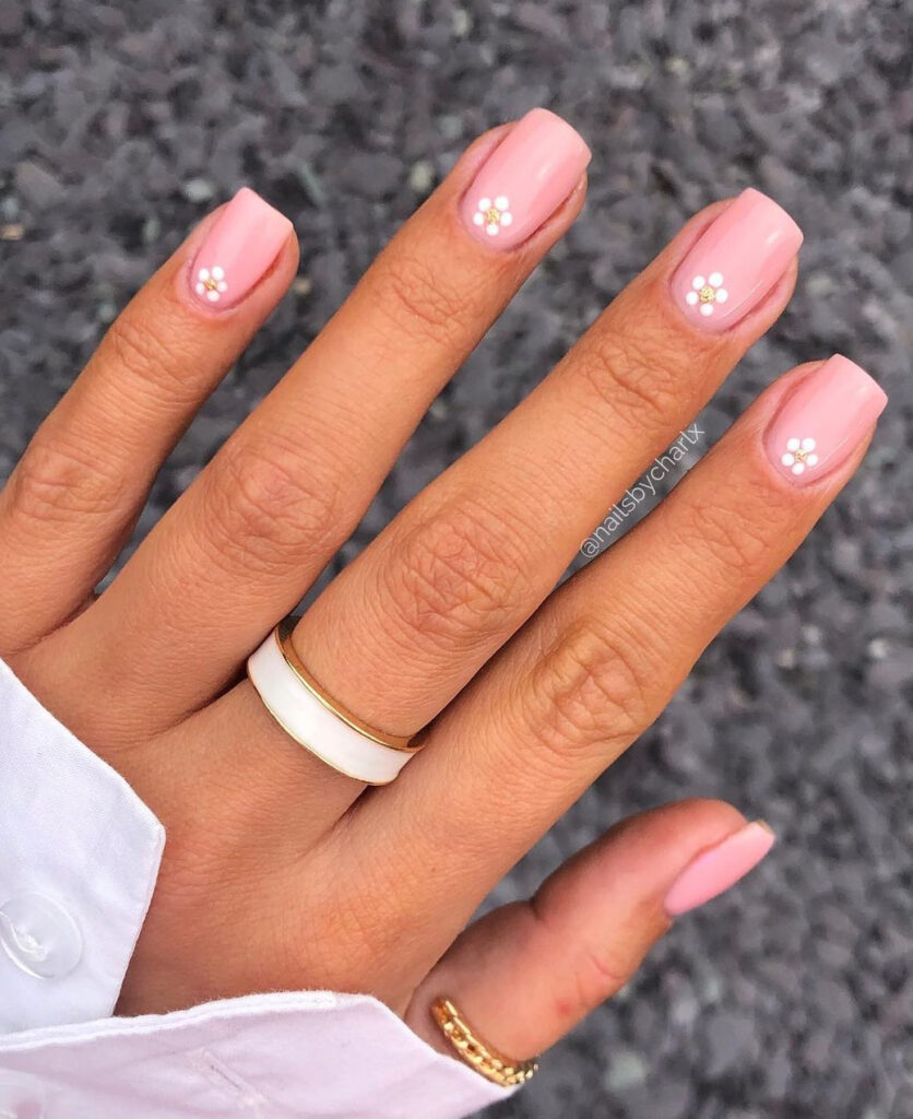 Simple pink square nails with white & gold sparkle daisy designs