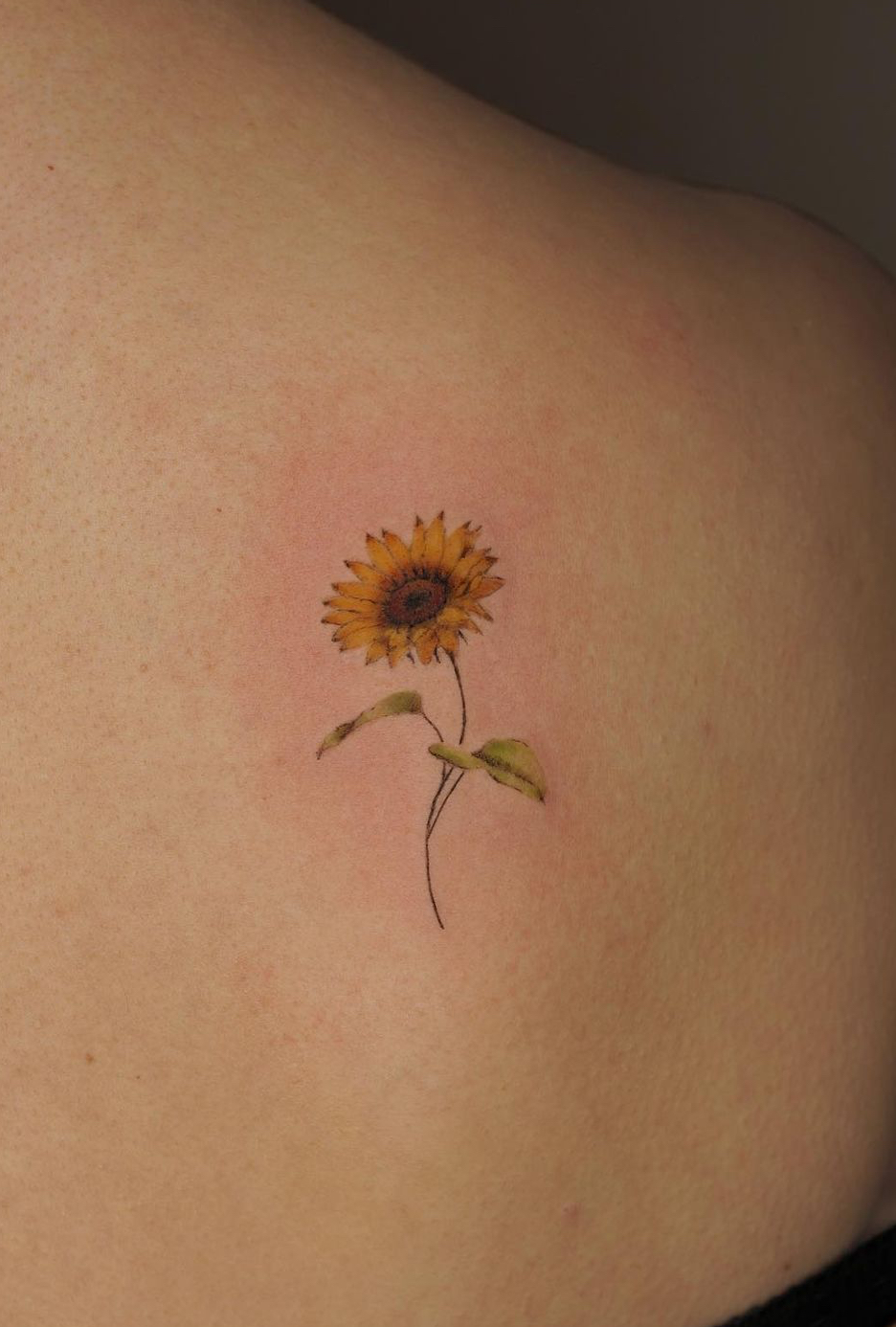 35 Stunning Feminine Sunflower Tattoo Ideas - Days Inspired