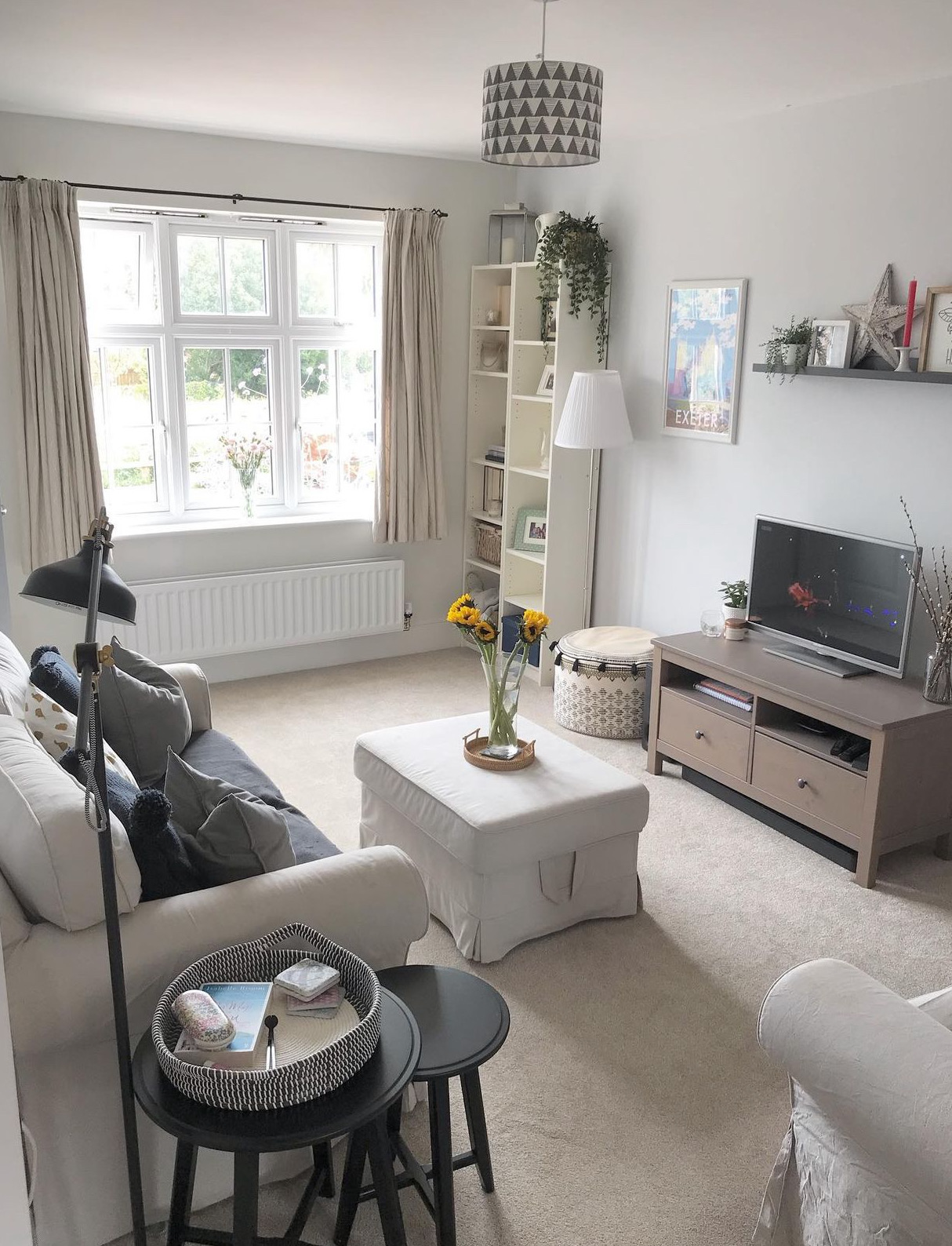 30 Genius Decorating Hacks for Small Living Rooms - Days Inspired