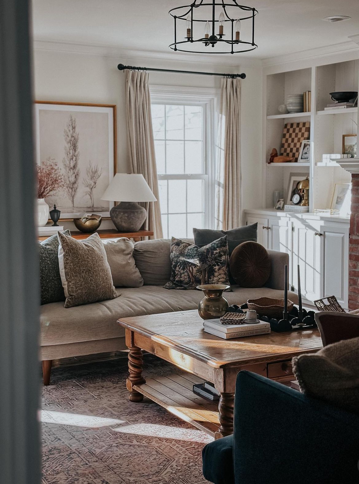 30 Genius Decorating Hacks for Small Living Rooms - Days Inspired