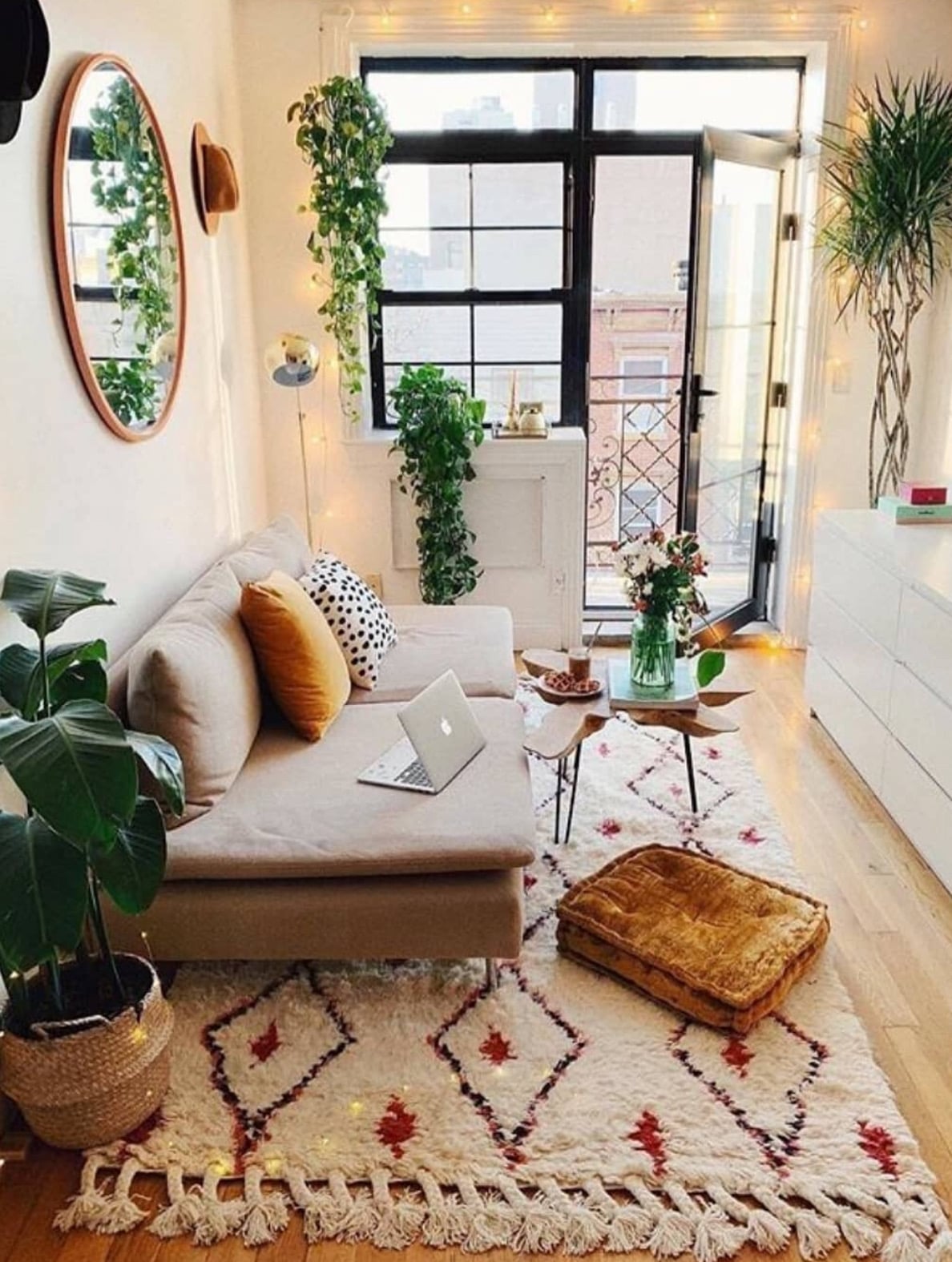 30 Genius Decorating Hacks for Small Living Rooms - Days Inspired